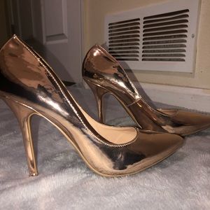 Gold leather pumps